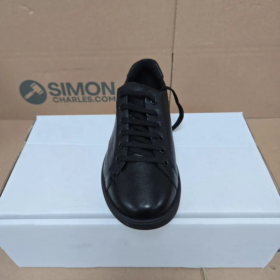 STRIVE DAKOTA BLACK LACE UP TRAINERS BOXED SIZE UK 3