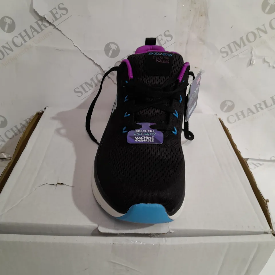 BOXED PAIR OF SKECHERS D'LUX WALKER SHOES IN BLACK/PURPLE UK SIZE 7