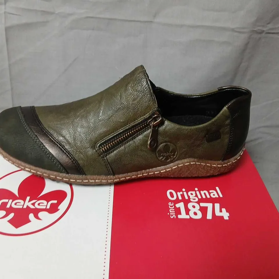 RIEKER MEN’S LEATHER SLIP-ON SHOES – OLIVE/BLACK, EU39 (L7571-54), BOXED