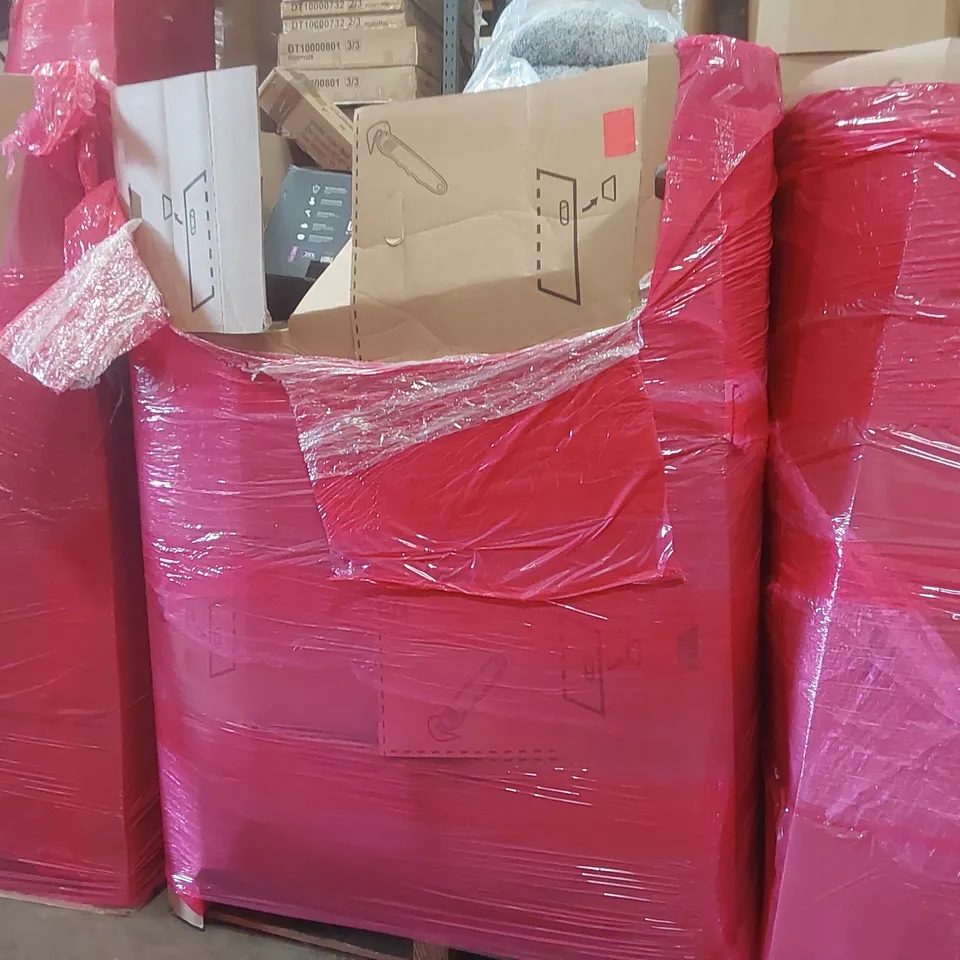 PALLET OF ASSORTED ITEMS INCLUDING: KUMO RICE COOKER, BED FRAME, CLOTHES DRYING RACK, LARGE RUG, FOLDING COMMODE TOILET CHAIR ECT