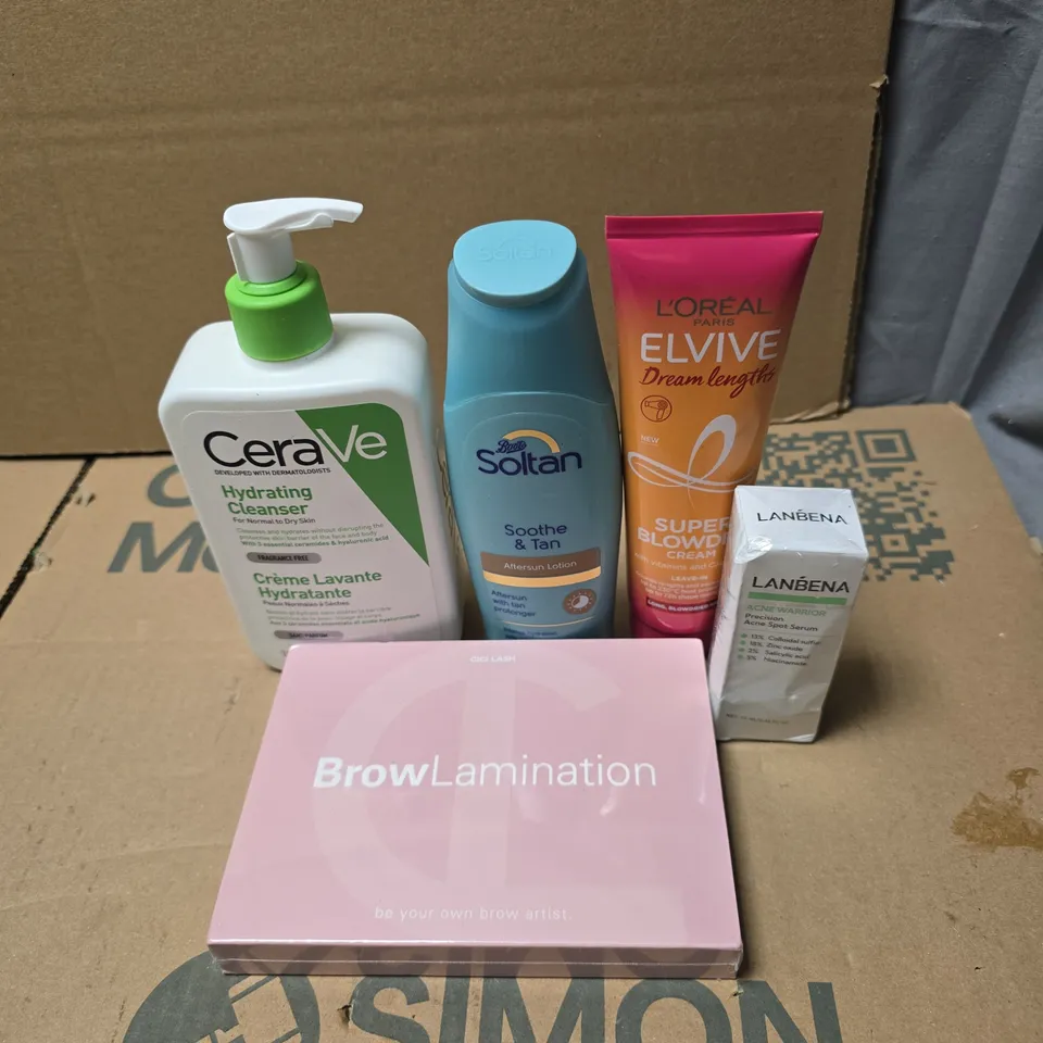 TOTE OF APPROXIMATELY 20 ASSORTED COSMETIC ITEMS TO INCLUDE CERA VE HYDRATING CLEANSER, BOOTS SOLTAN SOOTHE AND TAN, L'OREAL ELVIVE SUPER BLOWDRY CREAM, LANBENA ACNE SPOT SERUM, CICI LASH BROW LAMINAT