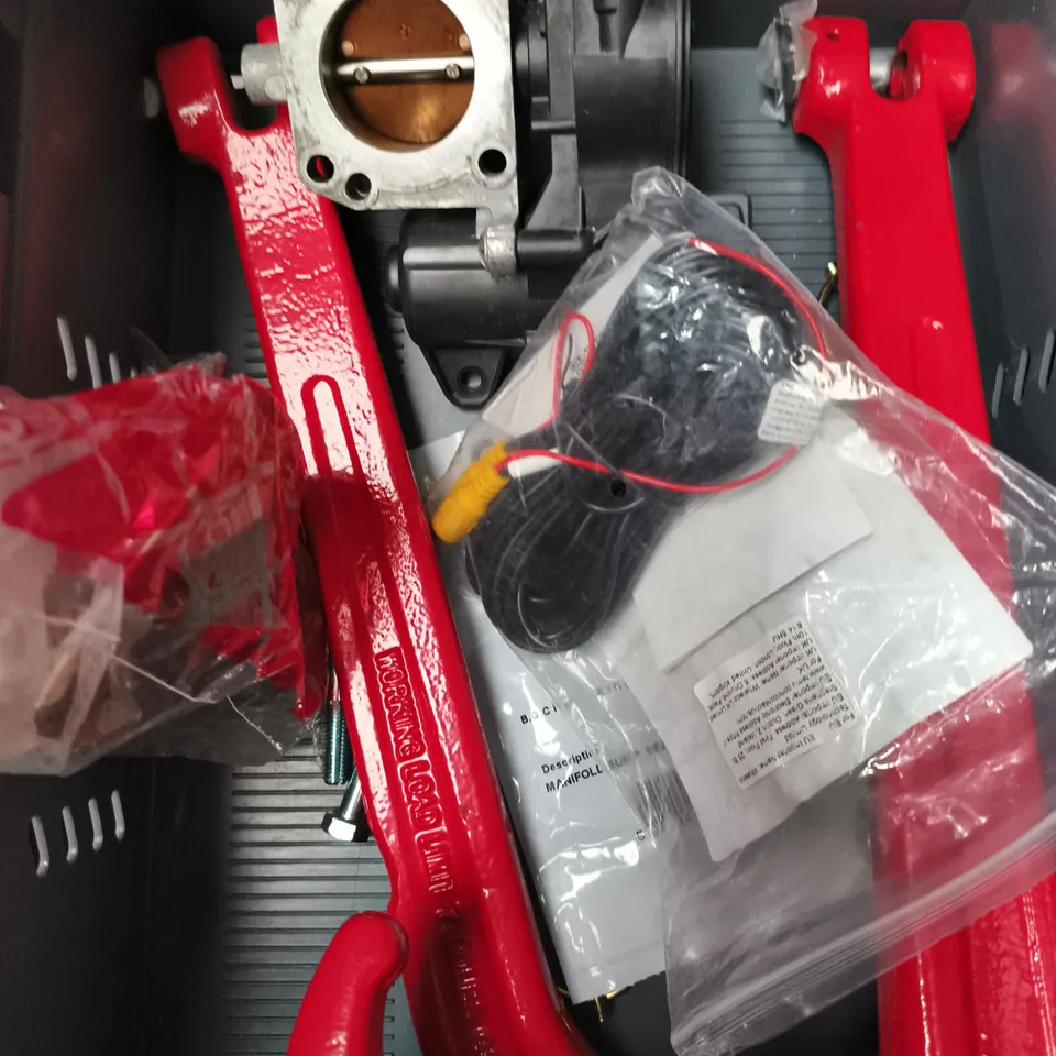 APPROXIMATELY 10 ASSORTED VEHICLE PARTS AND ACCESSORIES TO INCLUDE SCREWDRIVER SET, HIGH PERFORMANCE REMOVER, CRACK REPAIR ETC - COLLECTION ONLY