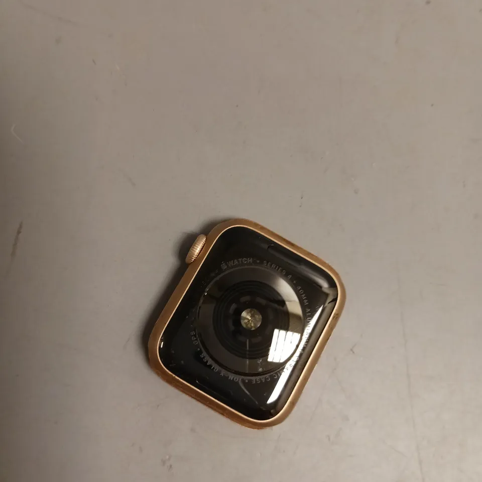 APPLE SERIES 4 SMART WATCH IN ROSE GOLD