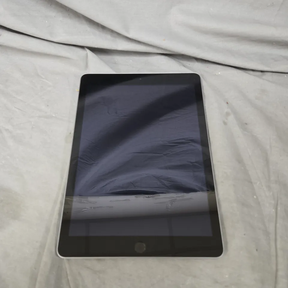 APPLE IPAD 5TH GEN TABLET