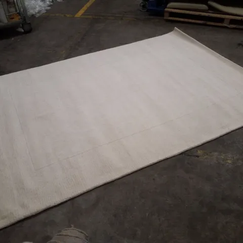 QUALITY DESIGNER AREA RUG - APPROXIMATELY 195×285CM