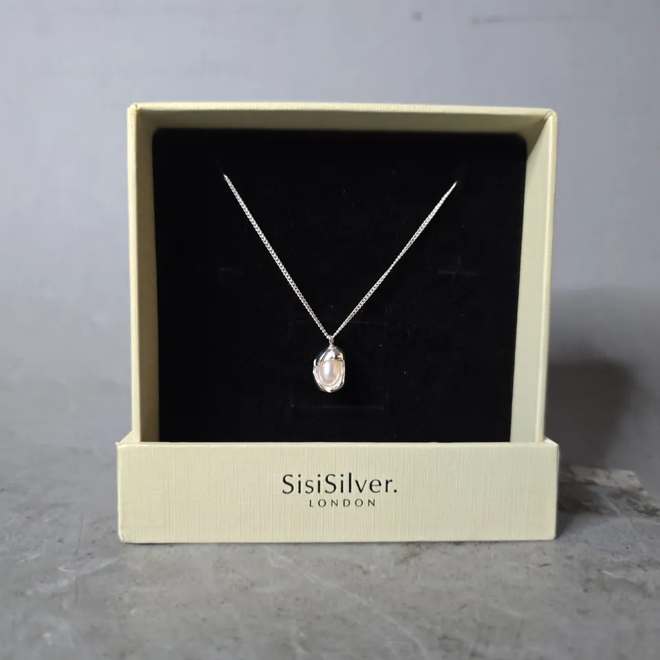 BOXED SISISILVER LONDON PEARL NECKLACE 