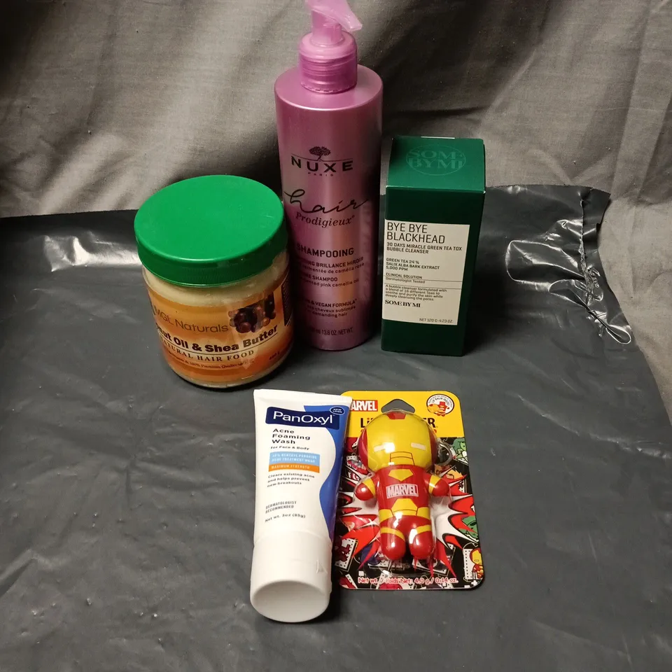 APPROXIMATELY 15 ASSORTED COSMETIC ITEMS INCLUDING PAMOXYL ACNE FOAMING WASH, MARVEL LIPSMACKER, BYE BLACKHEAD CLEANSER, LUXE SHAMPOO, COCONUT OIL AND SHEA BUTTER ETC