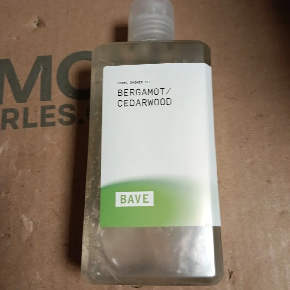 APPROXIMATELY 20 ASSORTED COSMETIC ITEMS INCLUDING BERGAMOT CEDARWOOD SHOWER GEL , REAL HAIR FIBERS AND HOUSE OF WAX ESSENTIAL CLAY 