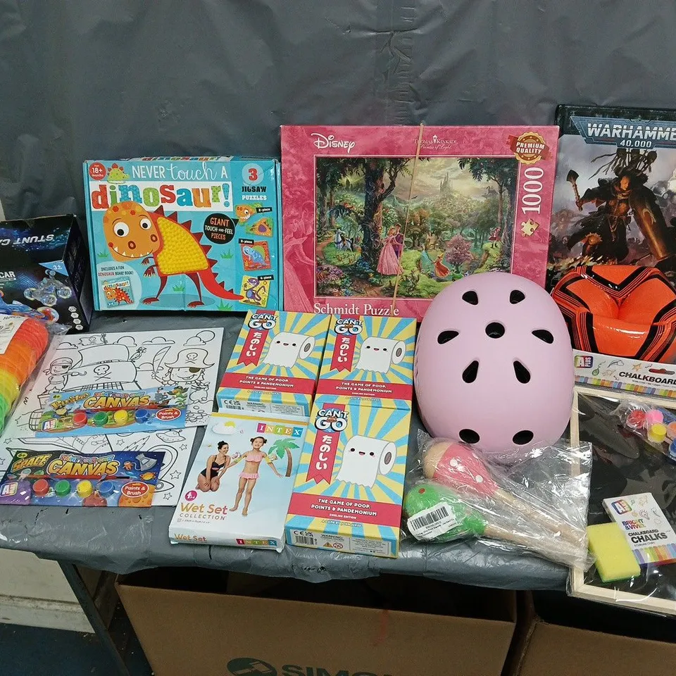 LARGE QUANTITY OF ASSORTED TOYS AND GAMES TO INCLUDE - JIGSAWS, SAFETY HELMET, AND CANT GO CARDGAME ETC.