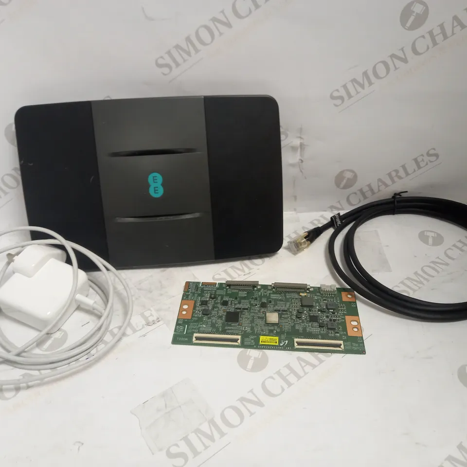 LOT OF APPROXIMATELY 10 ASSORTED ELECTRICAL ITEMS, TO INCLUDE ROUTER, CABLES, USB-C CHARGER, ETC
