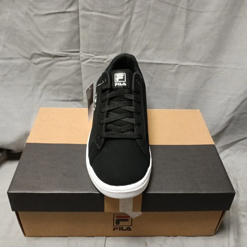 BOXED PAIR OF FILA CAMALFI TRAINERS IN BLACK - UK 9