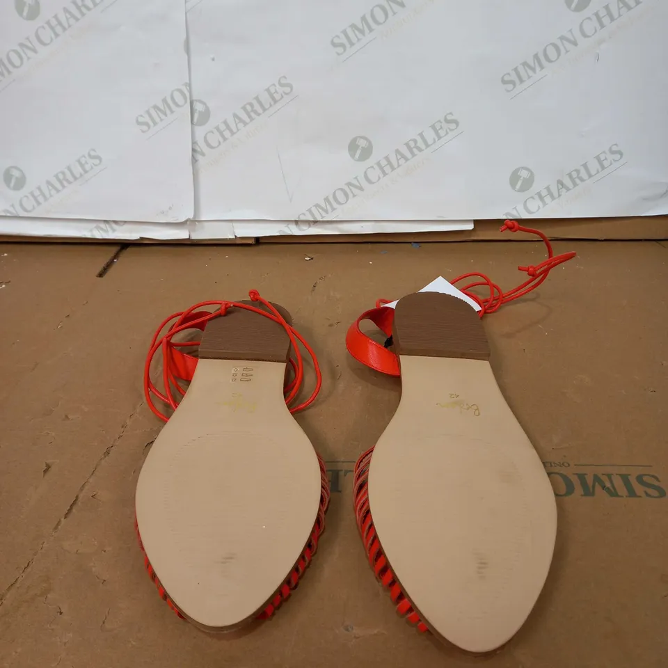 BODEN RED PATTERNED SANDALS SIZE 8