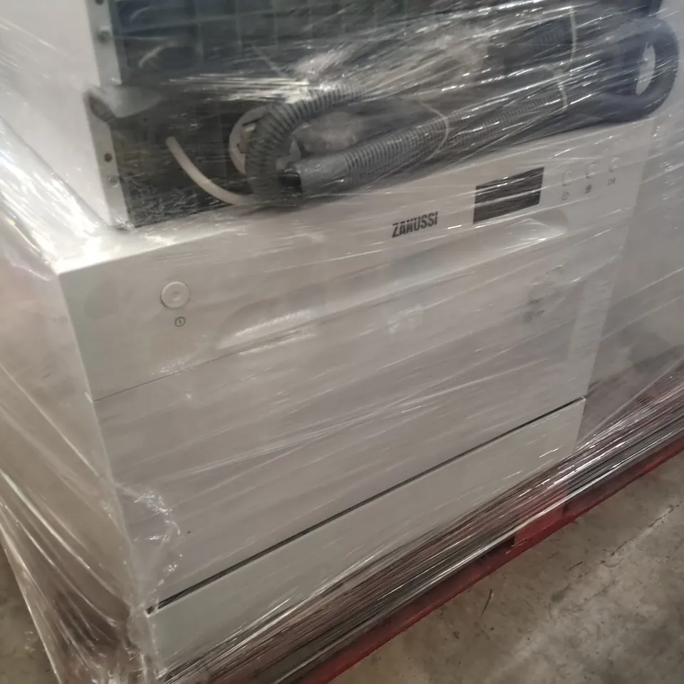PALLET OF APPROXIMATELY 6 UNPROCESSED RAW RETURN HOUSEHOLD AND ELECTRICAL GOODS TO INCLUDE;