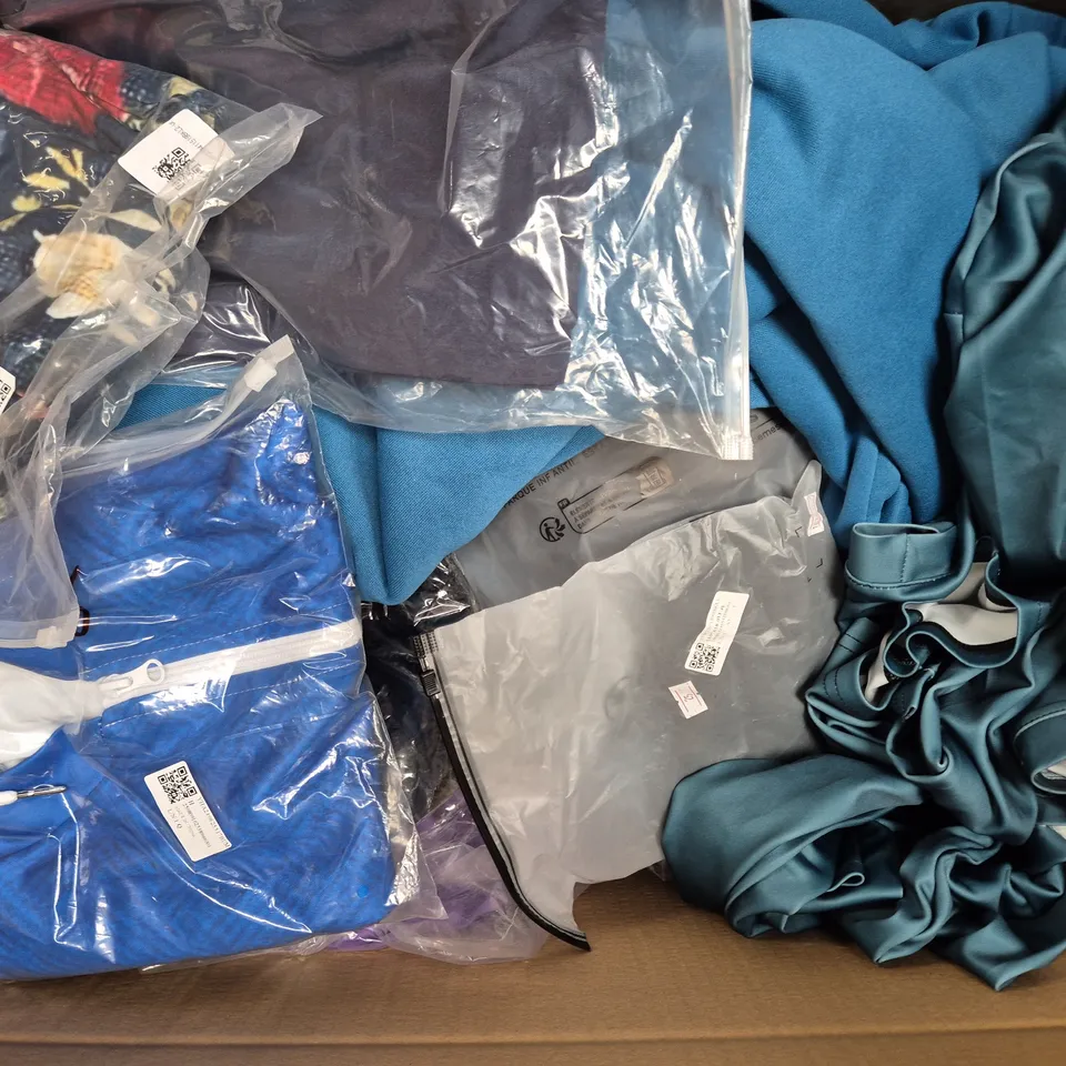 APPROXIMATELY 20 ASSORTED CLOTHING AND FASHION PRODUCTS IN VARIOUS STYLES AND SIZES - COLLECTION ONLY