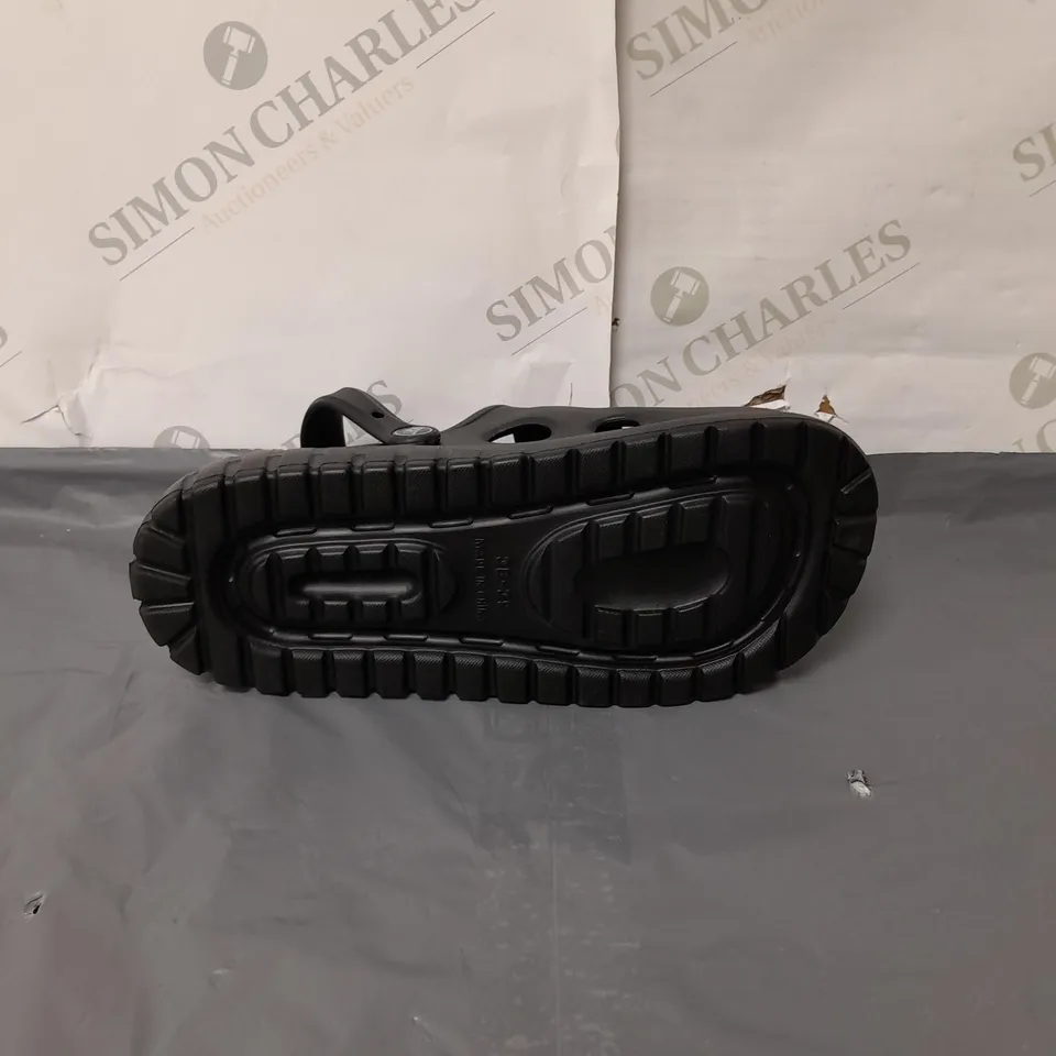 UNBRANDED BLACK CROCS SIZE EU 38/39