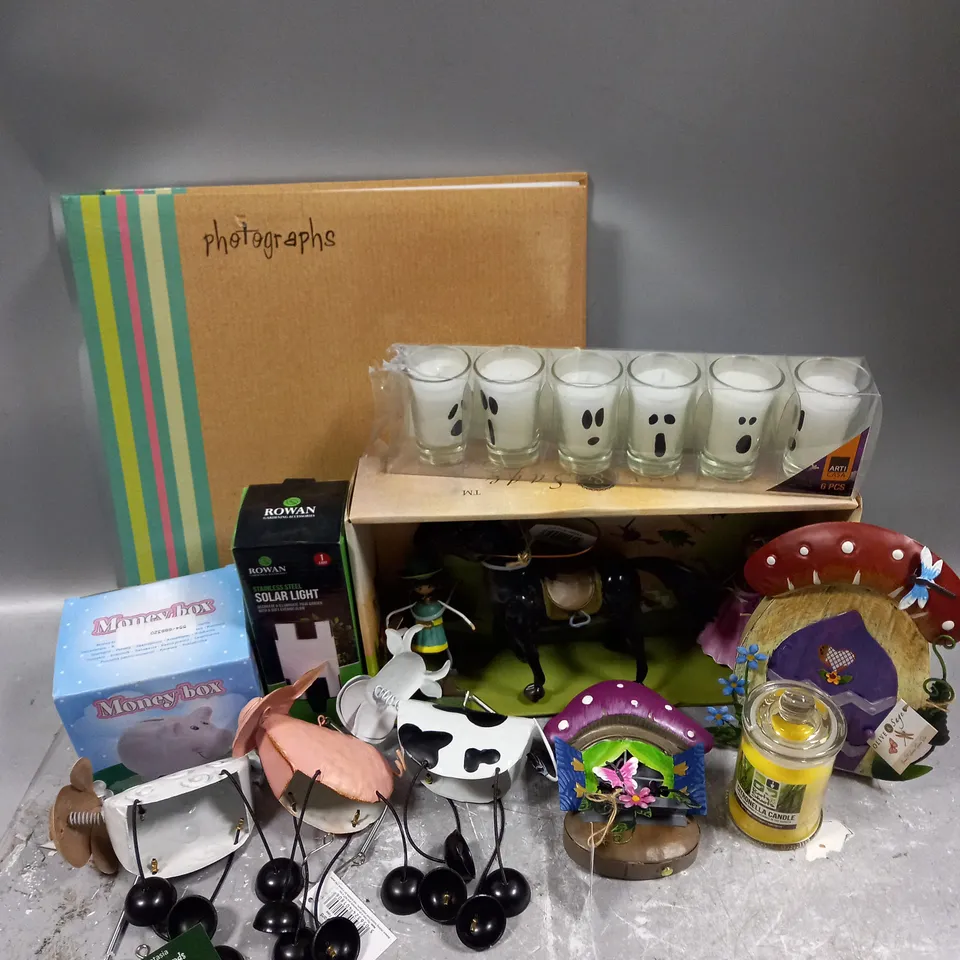 BOX OF APPROXIMATELY 12 ASSORTED HOUSEHOLD ITEMS TO INCLUDE - OLIVE & SAGE FAIRYTALE DECORATIONS - PHOTOGRAPH BOOK - FUNKY FRIENDS FARMYARD WINDCHIMES - ETC