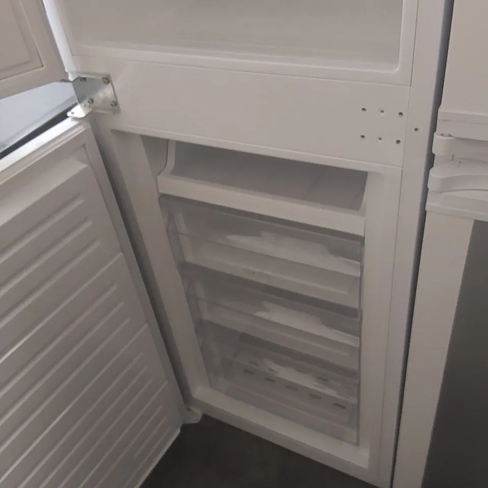 LOGIK LIFF5024 INTEGRATED 50/50 FRIDGE FREEZER - SLIDING HINGE