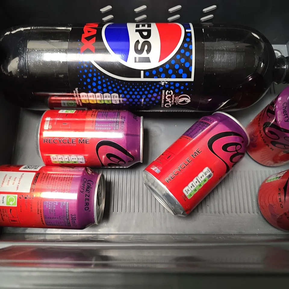 APPROXIMATELY 7 ASSORTED DRINKS ITEMS TO INCLUDE - COCA COLA ZERO SUGAR CHERRY, PEPSI MAX , LAVAZZA ROSSA