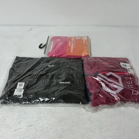 APPROXIMATELY 21 BRAND NEW REGATTA/DARE2B KIDS CLOTHING ITEMS IN VARIOUS SIZES, STYLES & COLOURS TO INCLUDE JUNIOR NEWHILL, EXPLORE FLEECE, KIDS THERMAL FLEECE, ETC