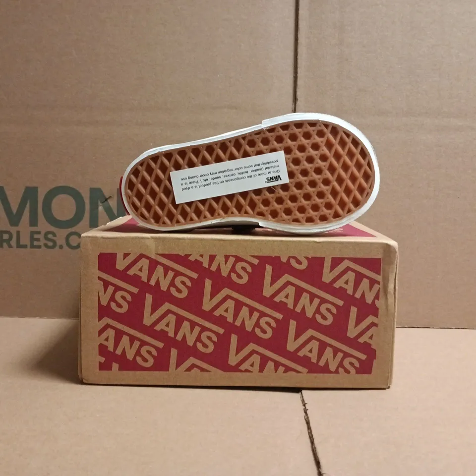 BOXED PAIR OF VANS INFANT SHOES IN BROWN/WHITE SIZE UK 4