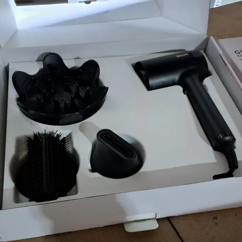 SHARKSTYLE IQ HAIRDRYER AND STYLER