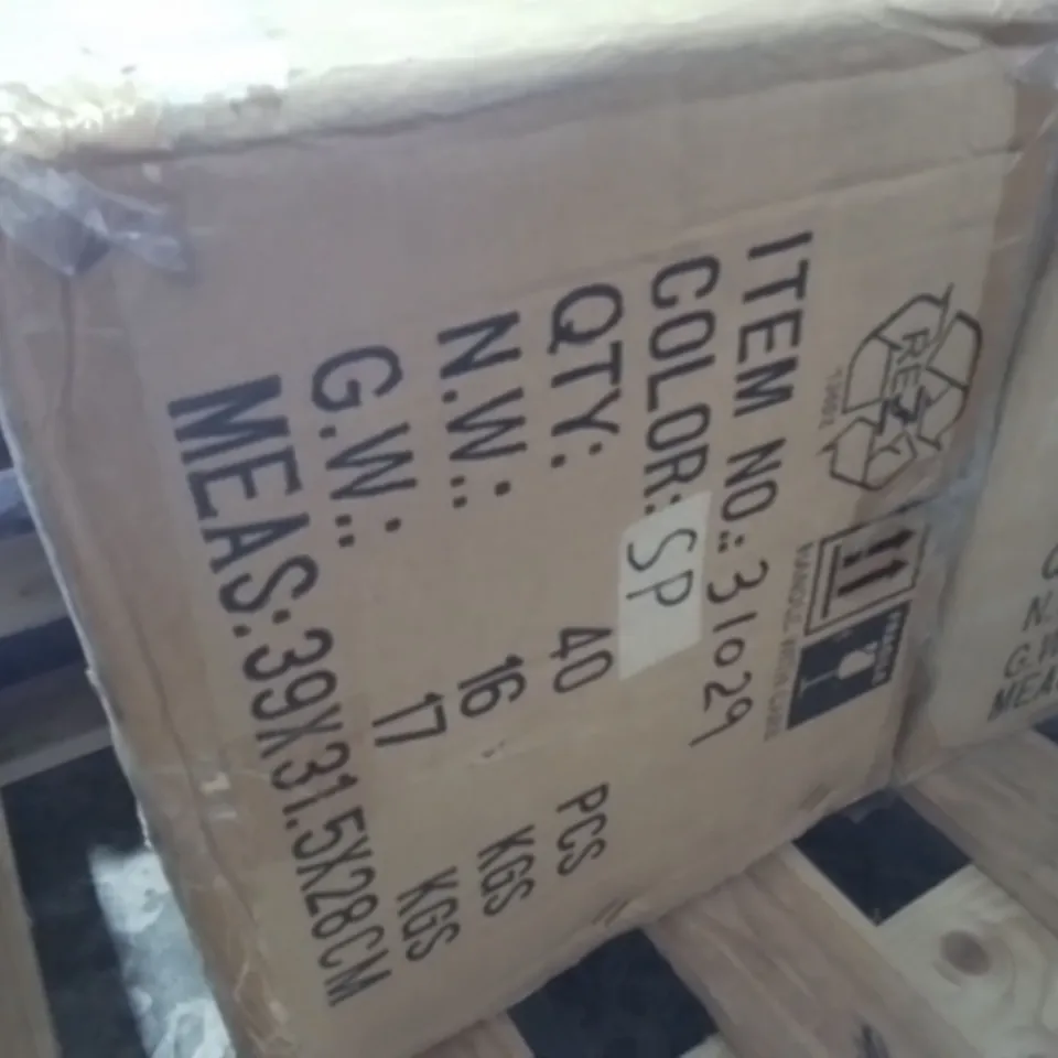 PALLET CONTAINING 9 MULTIPACK BOXES OF ASSORTED LIGHTING ITEMS INCLUDES EMCOLITE MS1422, 50W PISTON FITTING IN CAST ALUMINIUM AND 6.5W BULBS
