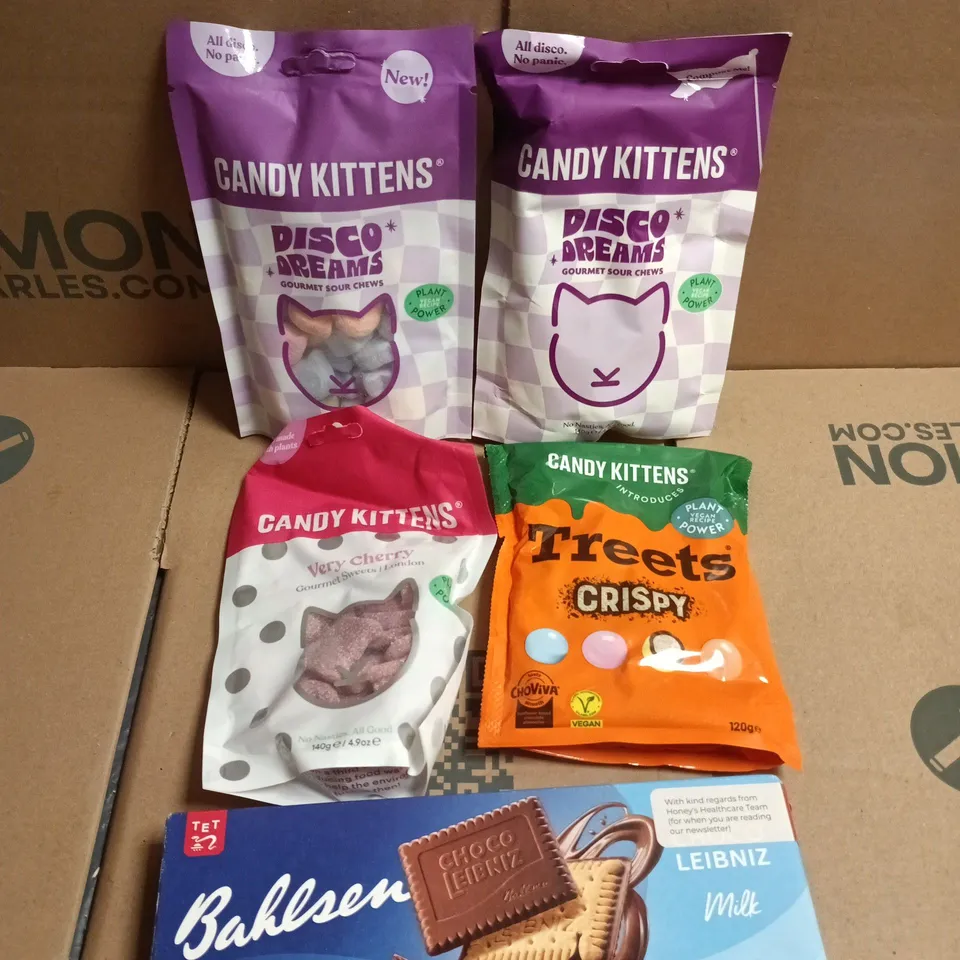 APPROXIMATELY 15 ASSORTED FOOD PRODUCTS TO INCLUDE LEIBNIZ, CRISPY TREATS, DISCO DREAMS SWEETS ETC 