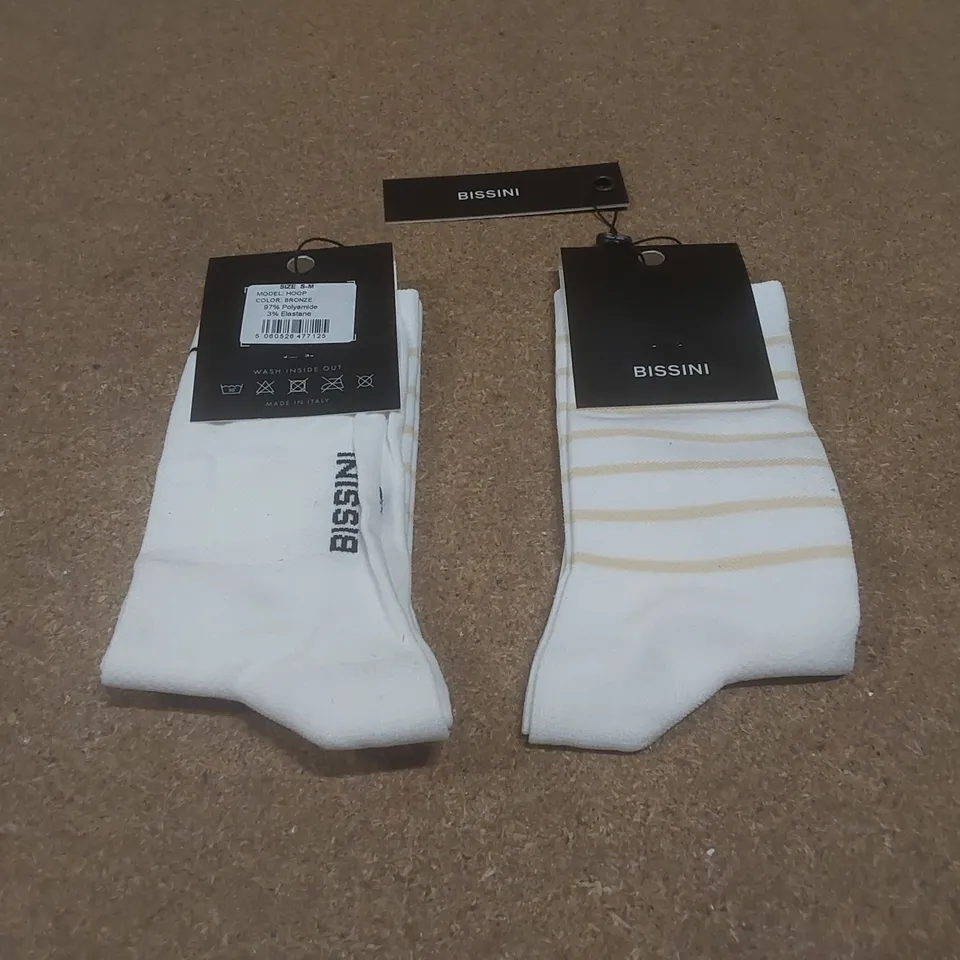 BOX TO CONTAIN APPROX 57 BRAND NEW PAIRS OF BISSINI CYCLING SOCKS - WHITE/BRONZE STRIPE // SIZES VARY // 1 PAIR PER PACK