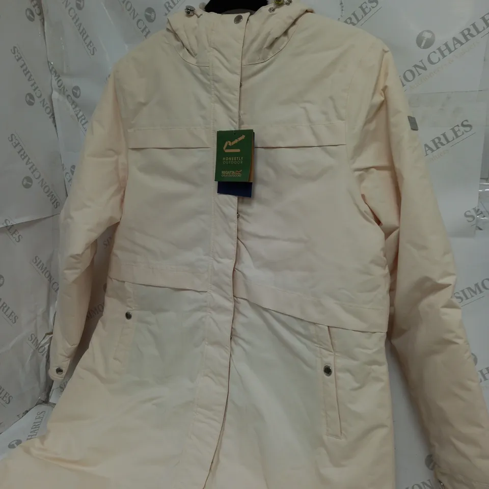 REGATTA GREAT OUTDOORS WINTER COAT IN WHITE  - WOMENS SIZE 18