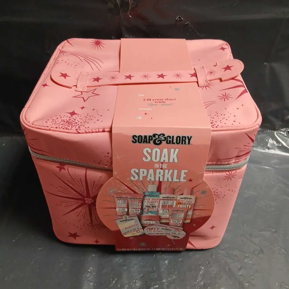SOAP & GLORY SOAK IN THE SPARKLE GIFT SET IN PINK COSMETIC BAG