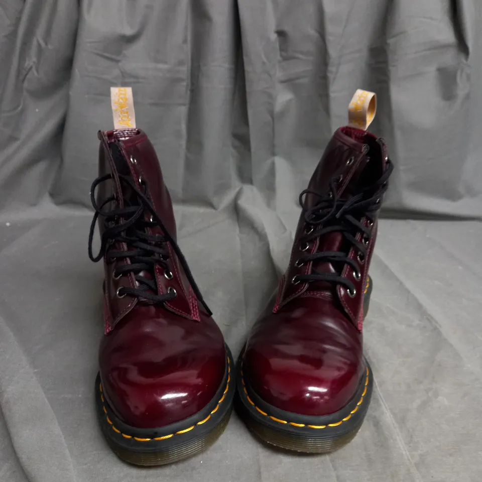 PAIR OF DR MARTINS BURGUNDY BOOTS SIZE 5