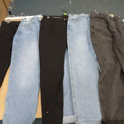 5 PAIRS OF FIRETRAP JEANS IN VARIOUS COLOURS/SIZES TO INCLUDE JET BLACK, WASHED LIGHT BLUE, CHARCOAL BLACK, ETC