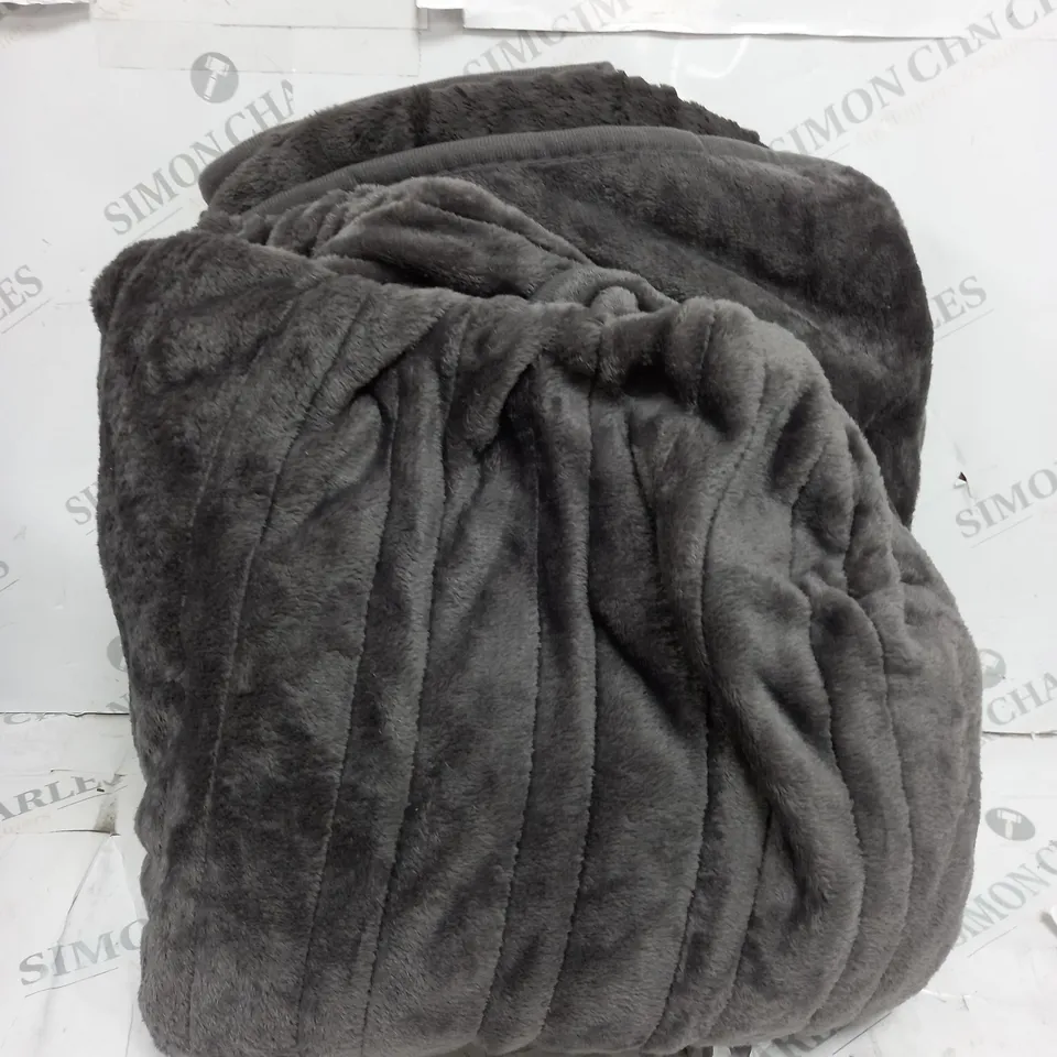 BOXED COZEE HOME VELVETSOFT HEATED THROW IN GREY