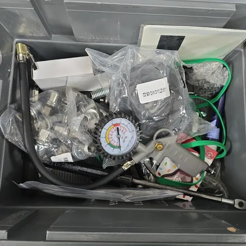 BOX OF ASSORTED CAR ITEMS TO INCLUDE TOOLS - L PLATES -PRESSER GAUGE 