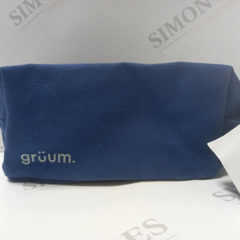 BOX OF APPROX 14 GRÜUM WASH BAGS - BLUE
