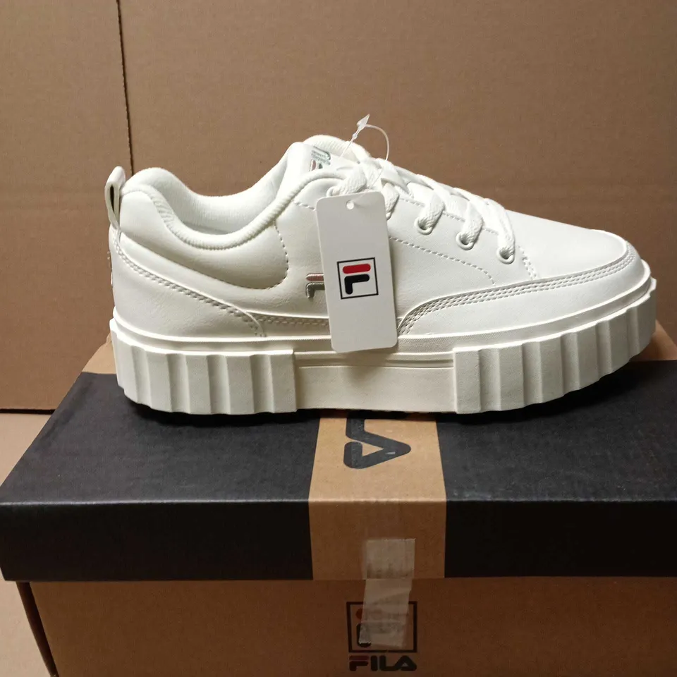 FILA SANDBLAST WHITE JUNIOR SNEAKERS – SIZE 5.5 JNR