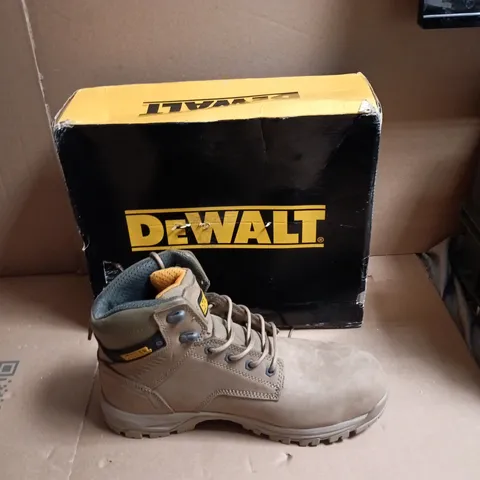 BOXED DEWALT BOOTS – MEN'S HIKING/WORK BOOTS - UK SIZE 10 