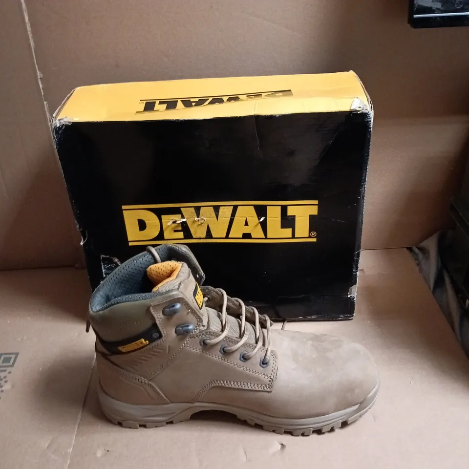 BOXED DEWALT BOOTS – MEN'S HIKING/WORK BOOTS - UK SIZE 10 
