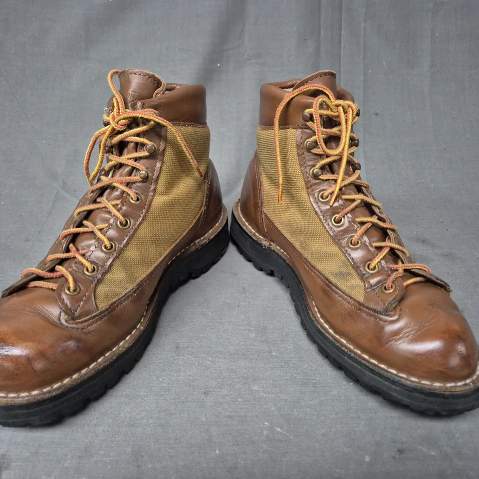 BOXED PAIR OF DANNER ANKLE BOOTS IN BROWN/TAN UK SIZE 6.5