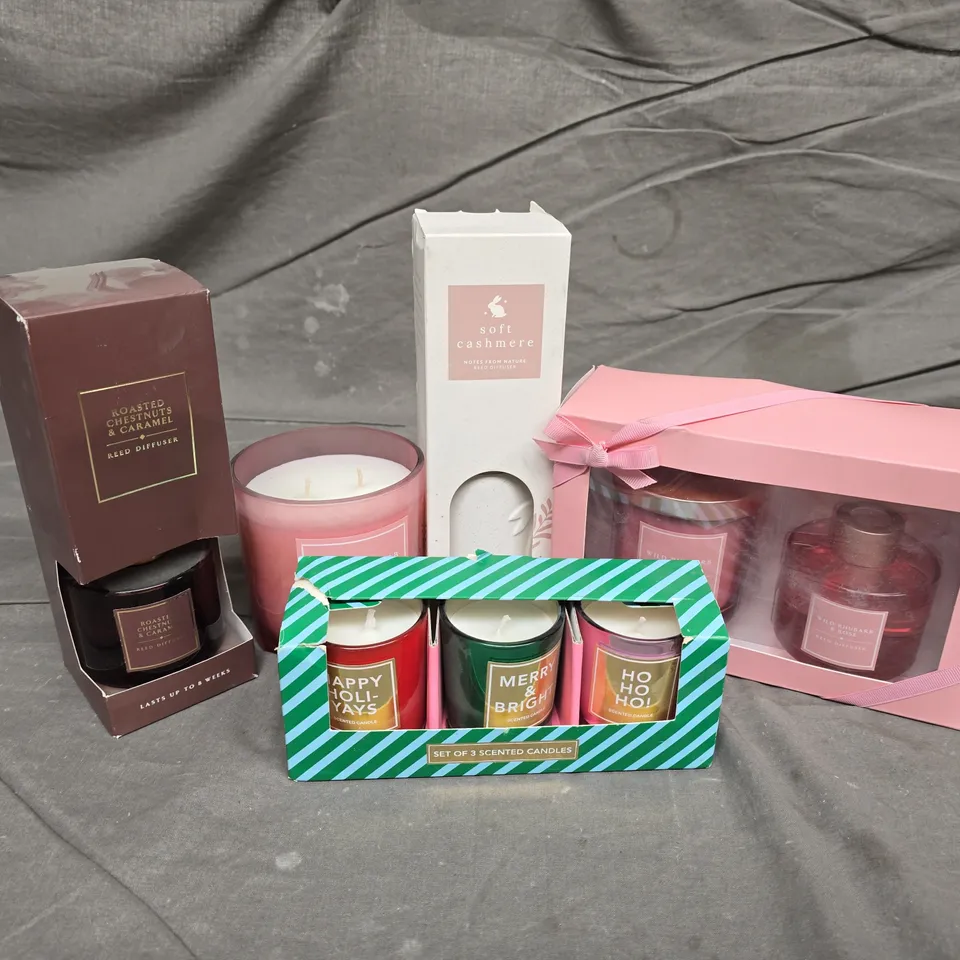 APPROXIMATELY 20 ASSORTED ITEMS TO INCLUDE SOFT CASHMERE REED DIFFUSER, WILD RHUBARB & ROSE SCENTED CANDLE, HAPPY HOLIDAYS SCENTED CANDLE, ETC