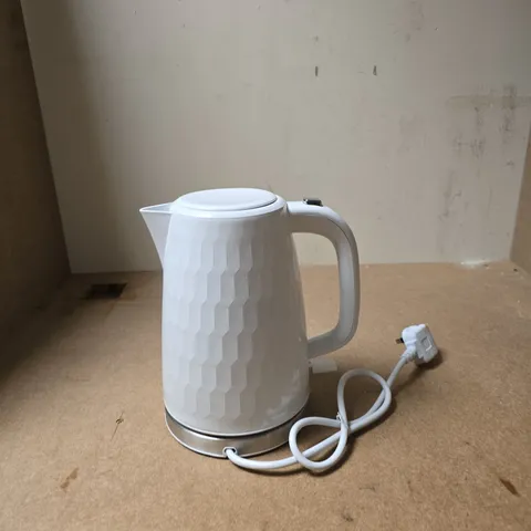 RUSSELL HOBBS ELECTRIC KETTLE – WHITE WITH TEXTURED GEOMETRIC PATTERN