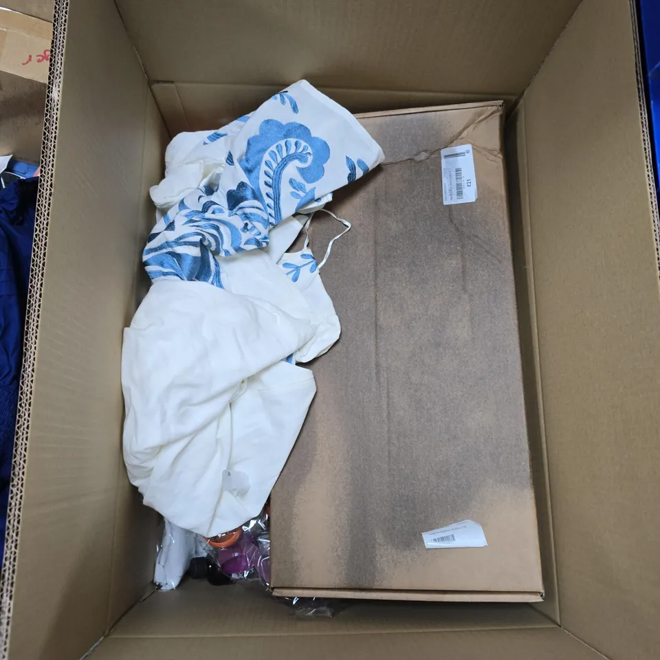 BOX OF APPROXIMATELY 14 ASSORTED ITEMS TO INCLUDE: VIONIC DRIFT TOKYO TRAINER UK 7