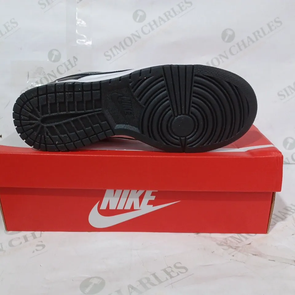 BOXED PAIR OF NIKE DUNK LOW SHOES IN BLACK/WHITE UK SIZE 6