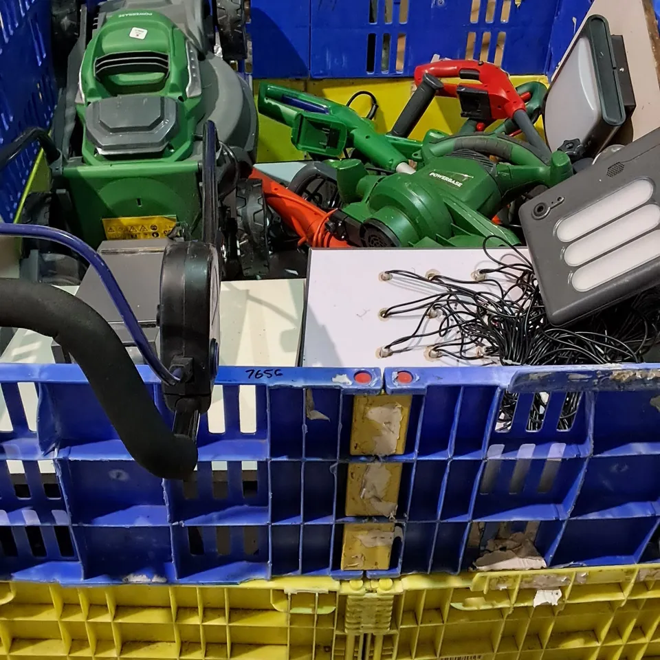 PALLET OF ASSORTED ITEMS TO INCLUDE GARDEN APPLIANCES, WALL LIGHTS AND LUGGAGE CASES