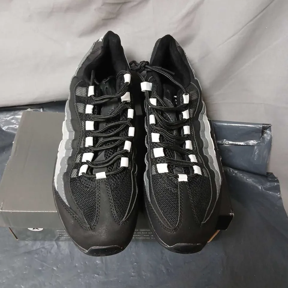 NIKE AIR MAX 95 OG – UK 8, BLACK/WHITE/GREY SNEAKERS