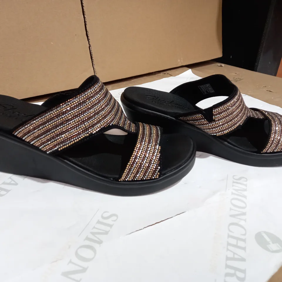 BOXED PAIR OF SKECHERS RUMBLE ON BLING GAL RHINESTONE SLIDE WEDGE SANDAL BLACK/GOLD - SIZE 7