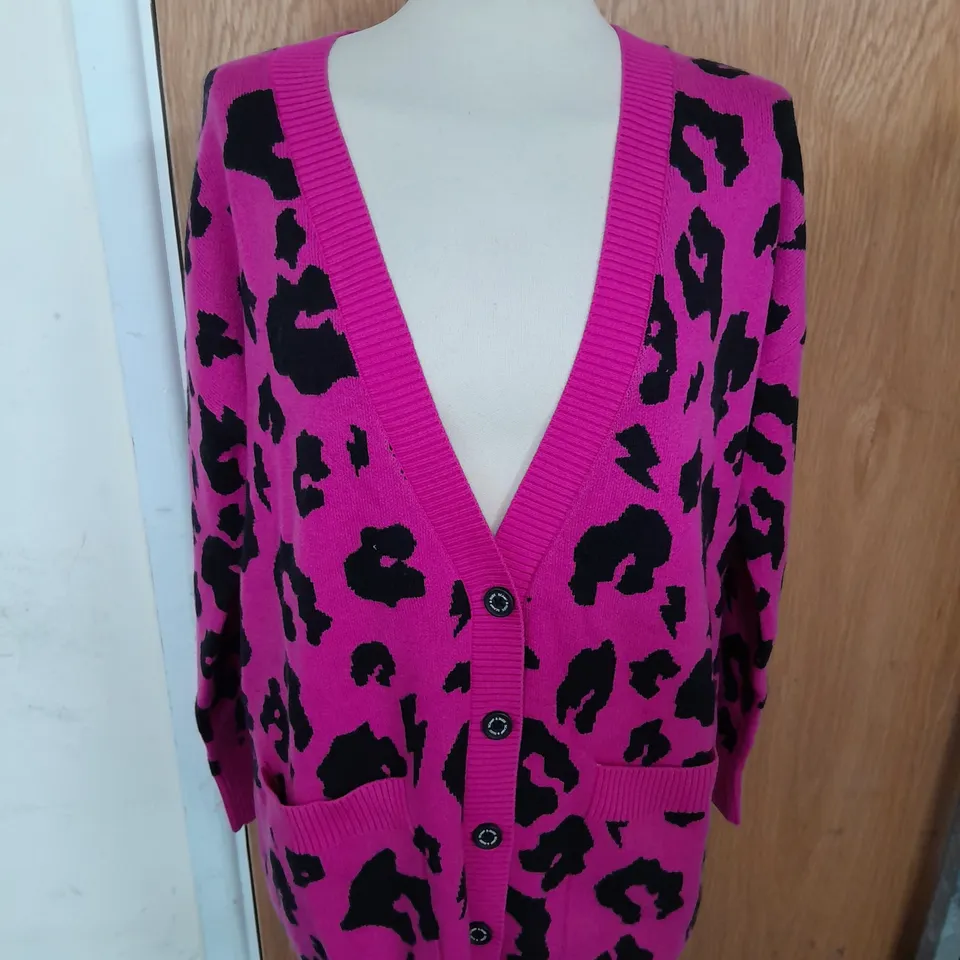SCAMPI&DUDE ADULTS KNITTED LONGLINE CARDIGAN IN HOT PINK WITH BLACK LEAPORD AND LIGHTNING PRINT SIZE 12