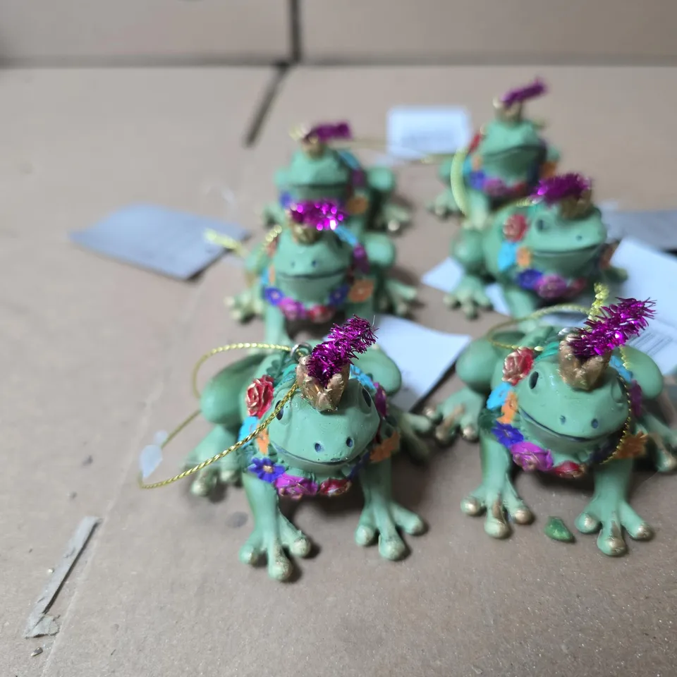 3 BOXES OF ASSORTED GISELA GRAHAM SMALL DECORATIONS 