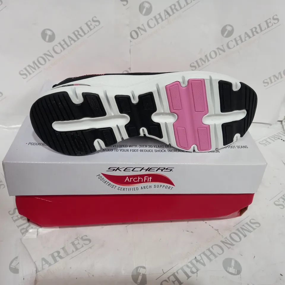 BOXED SKECHERS VEGAN ARCH FIT TRAINERS SIZE 7