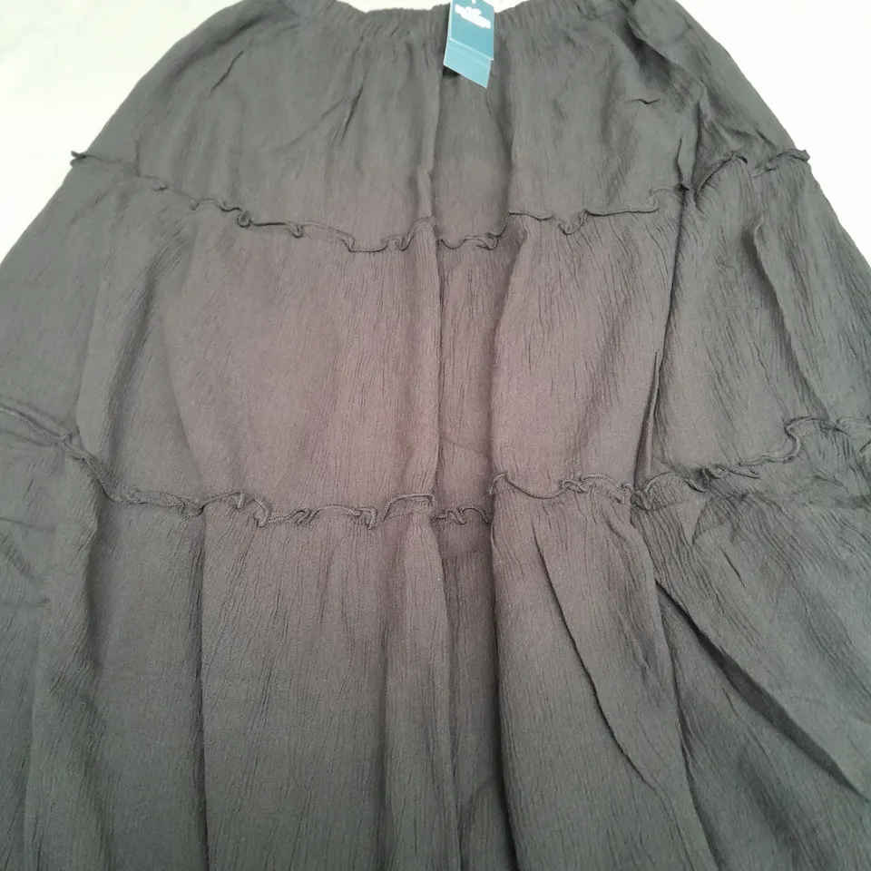 HOLLISTER ULTRA HIGH RISE SKIRT - SMALL